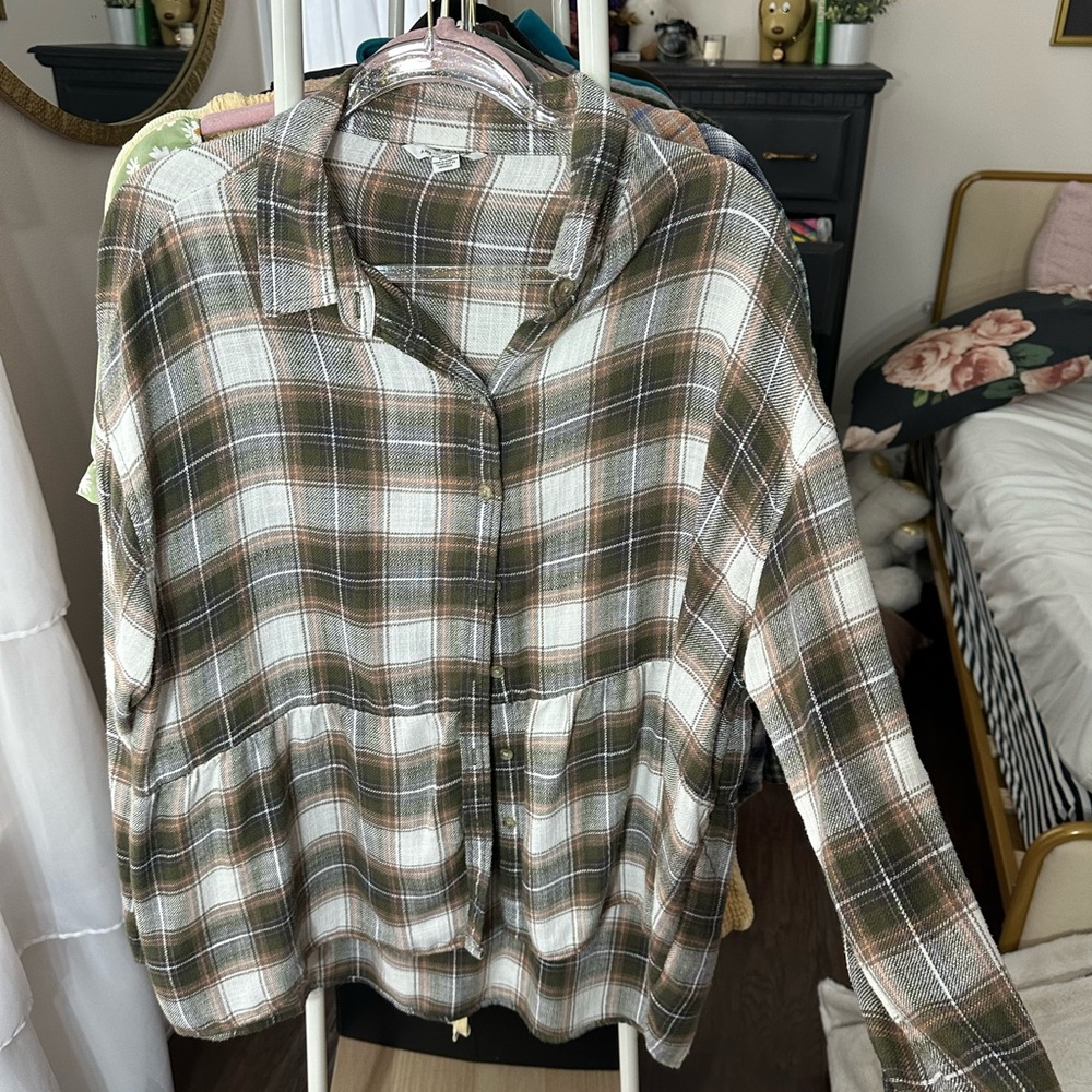 American Eagle Outfitters Green and Brown Plaid Shirt